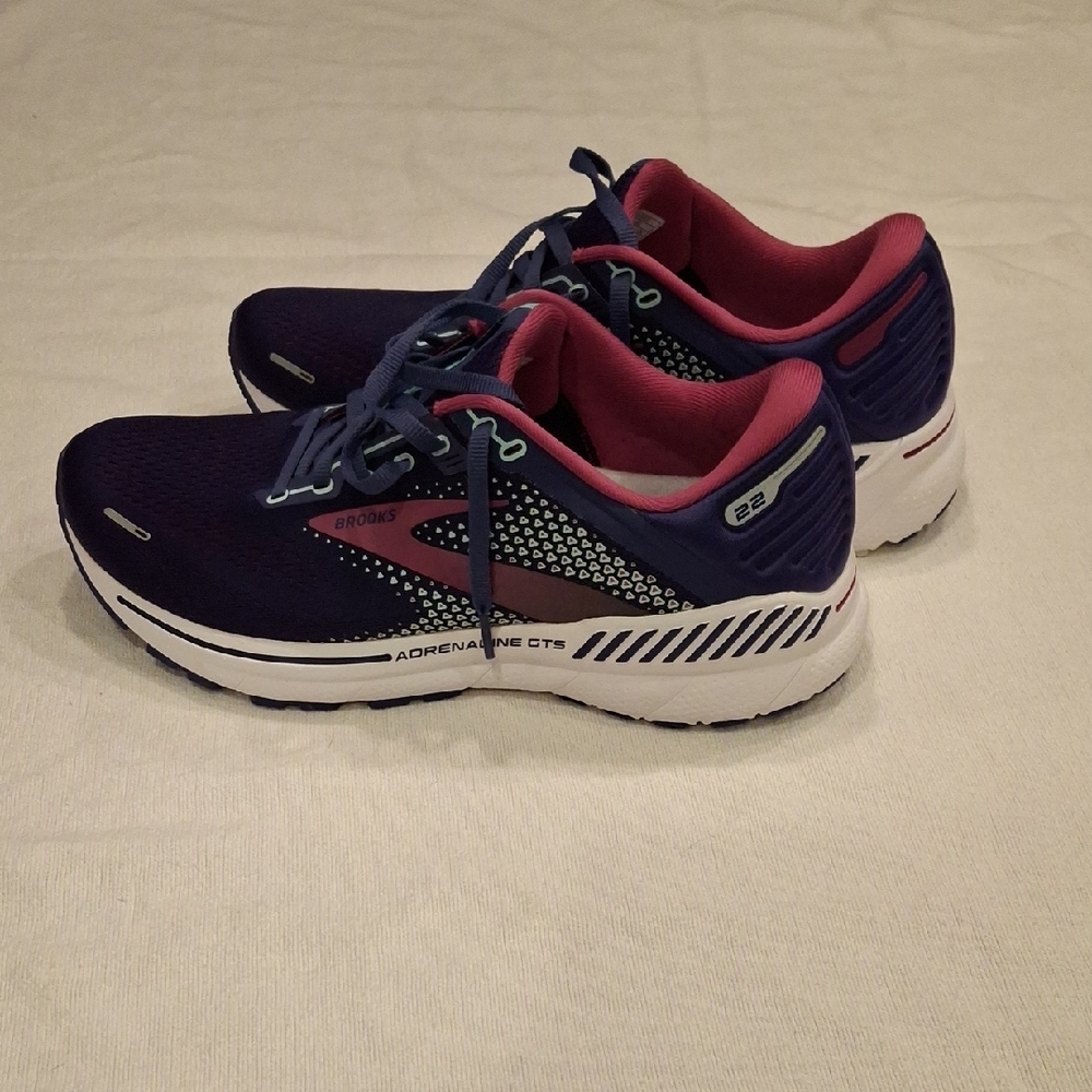 Brooks Women's Athletic Shoes - Purple and Pink